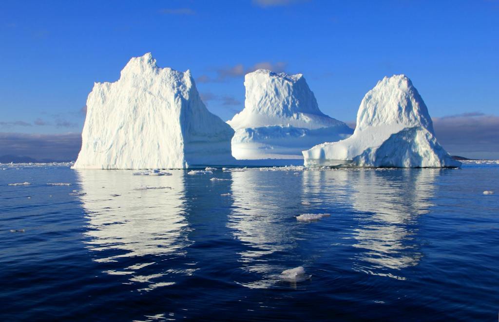 The current image has no alternative text. The file name is: iceberg-water-sea-mirroring-48823.jpeg